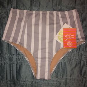 NWT KORTNI JEANE SIZE L striped bottom